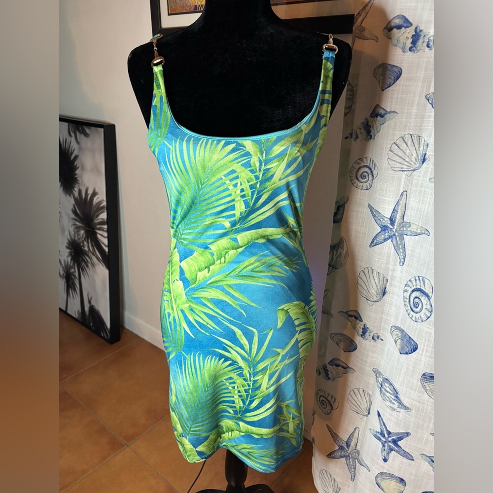 Women’s mini dress Forever 21, tropical print. Low neckline, lined Excellent